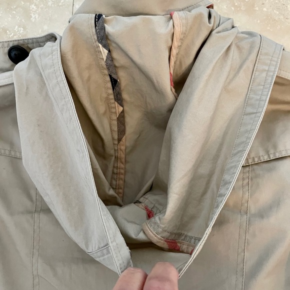 BURBERRY TRENCH COAT - Picture 10 of 12